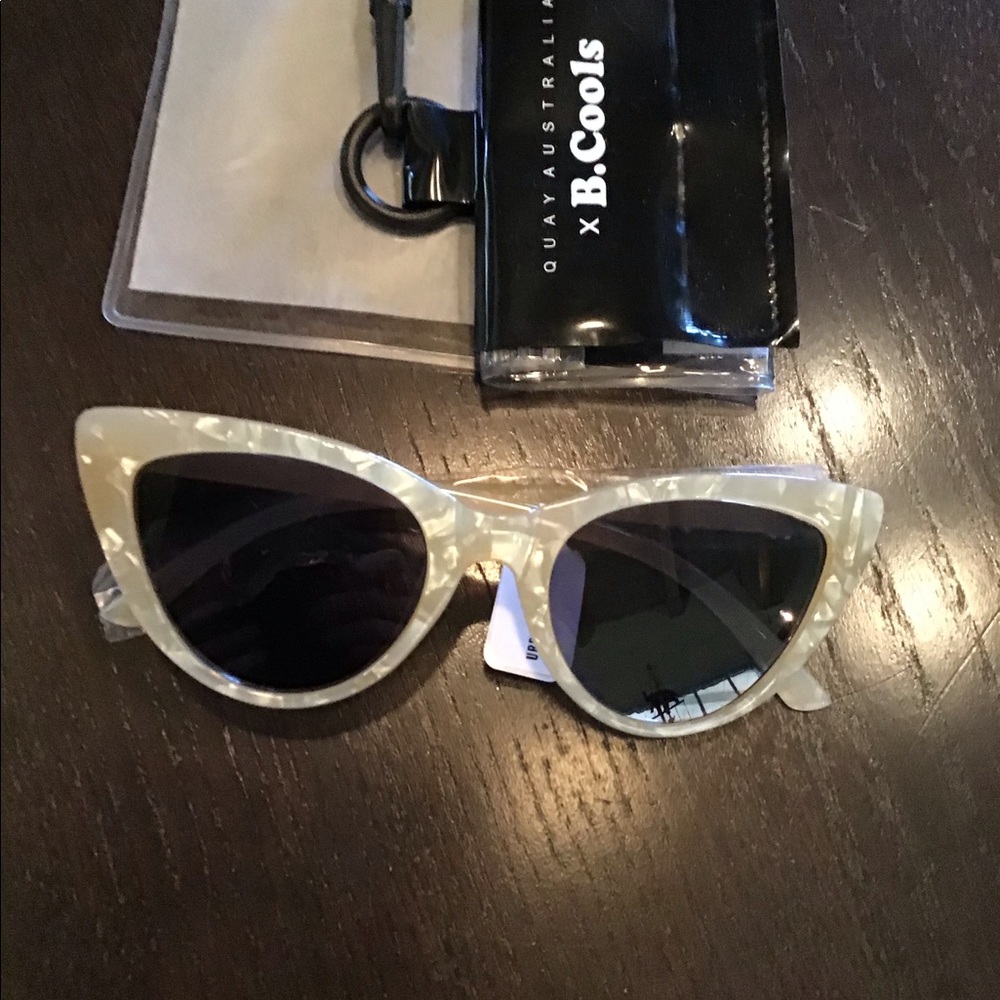 SOOOOLD NEW! Pearlized kitty Sunnies - Picture 4 of 4